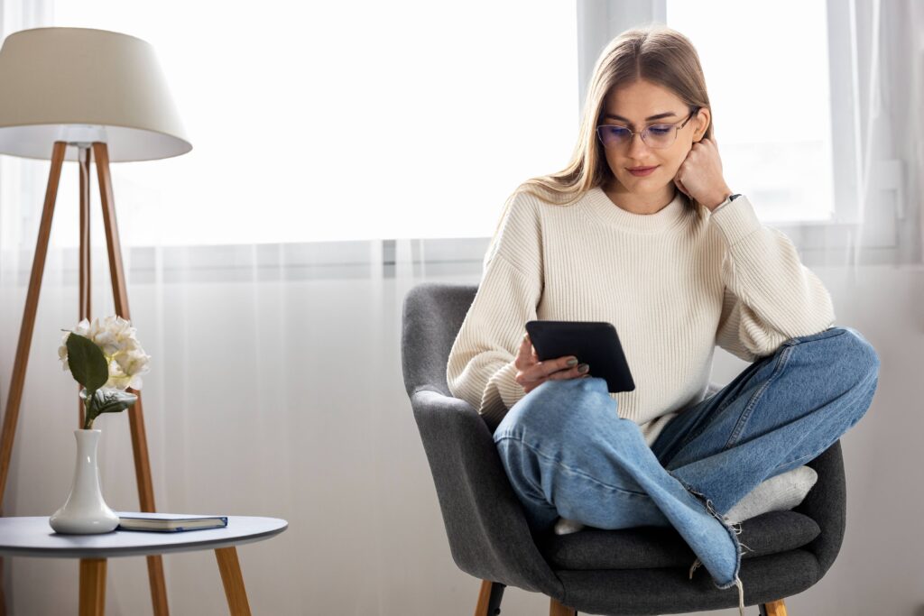 Woman relaxing with her phone while scrolling on social media